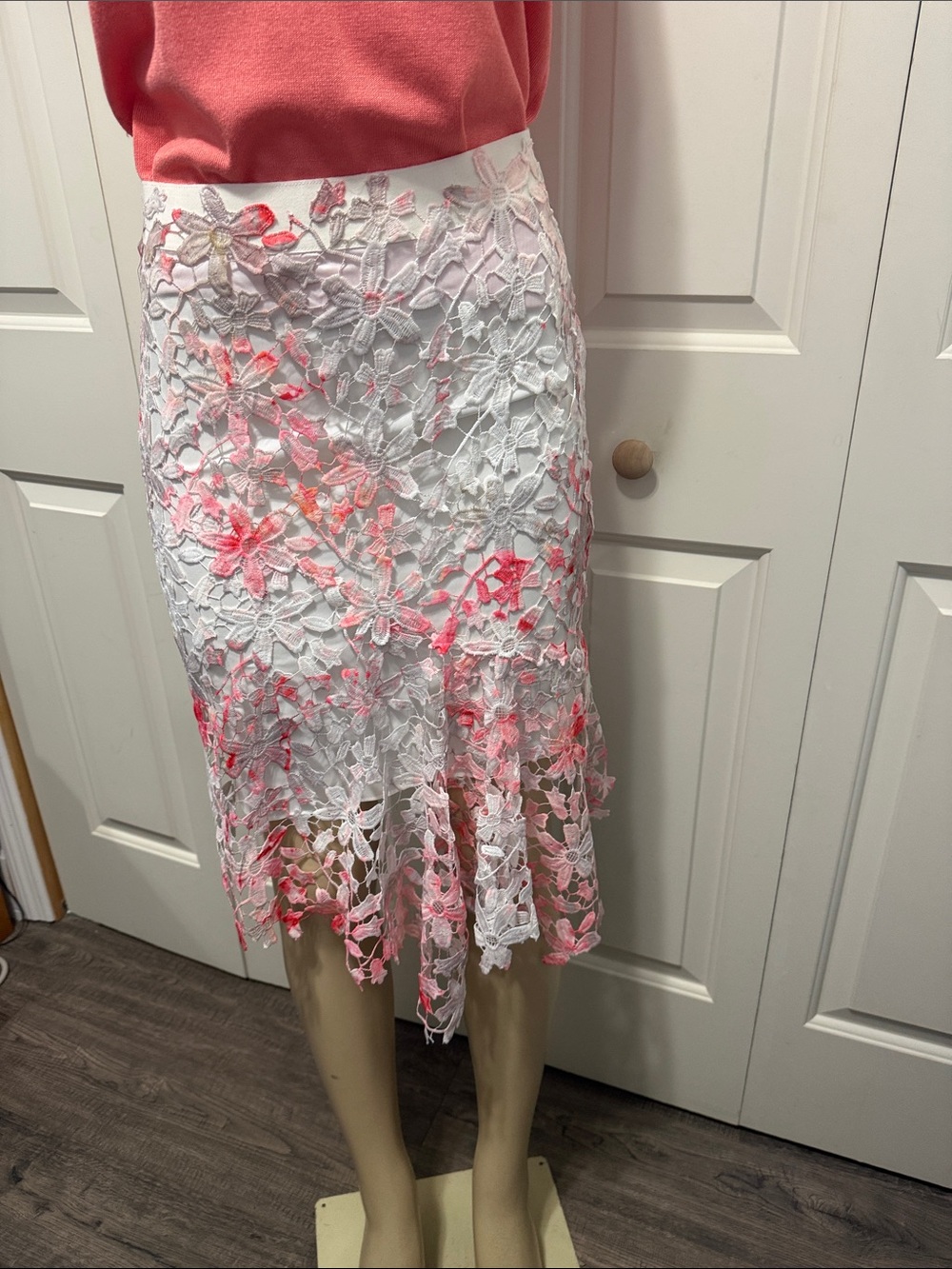 ELIE TAHARI . White Lace Midi Skirt with Pink Floral Embroidery
